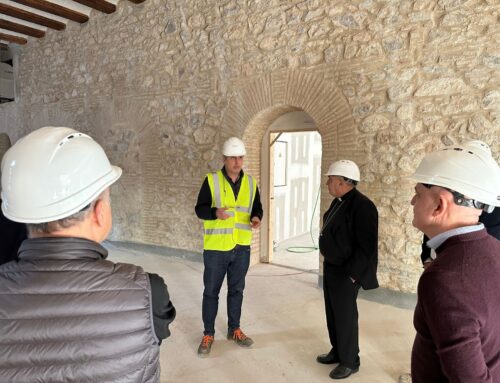 El arzobispo Benavent visita las obras de restauración de la sede de Trinitarios