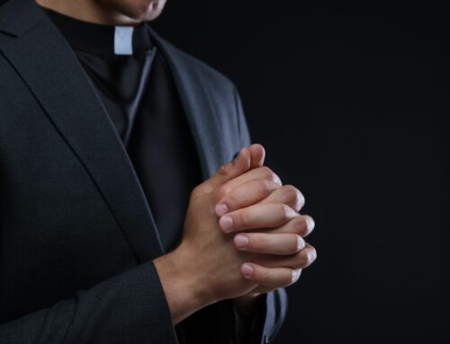 Mons. Gérard Daucourt ofrecerá la charla «¿Sacerdotes rotos?» en la Facultad de Teología