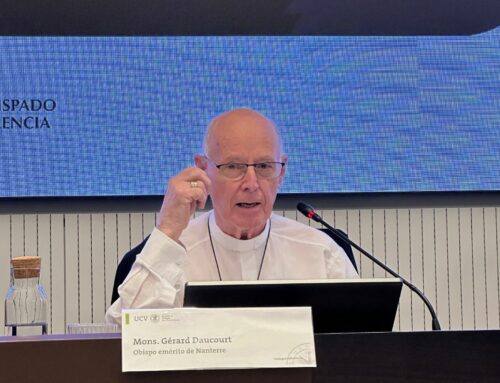 Fraterno diálogo con Mons. Gérard Daucourt en la Facultad de Teología de Valencia
